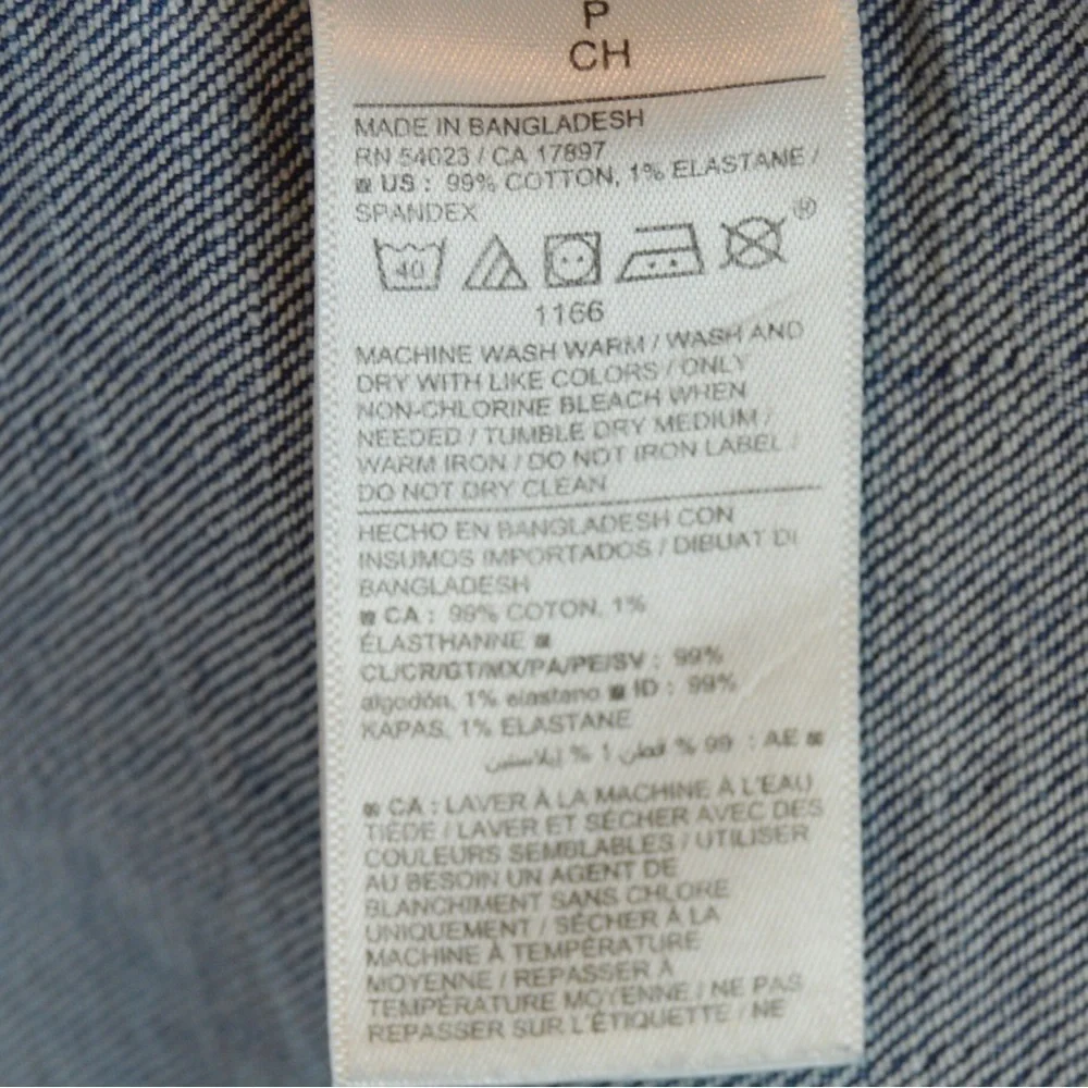 NWT Old Navy Distressed Medium Wash‎ Denim Jacket Built-In Flex, Small